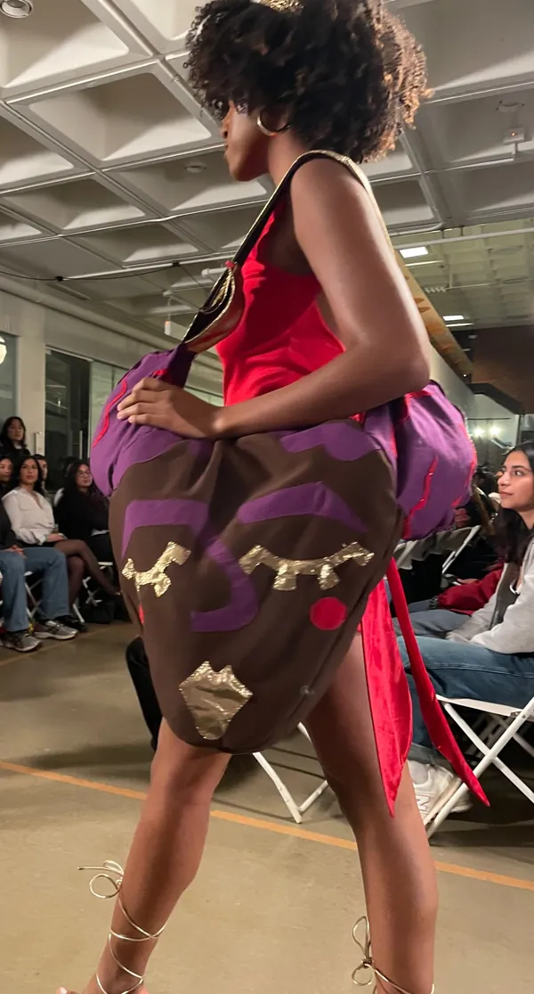 LOOKS oversized logo bag, Winter 2025